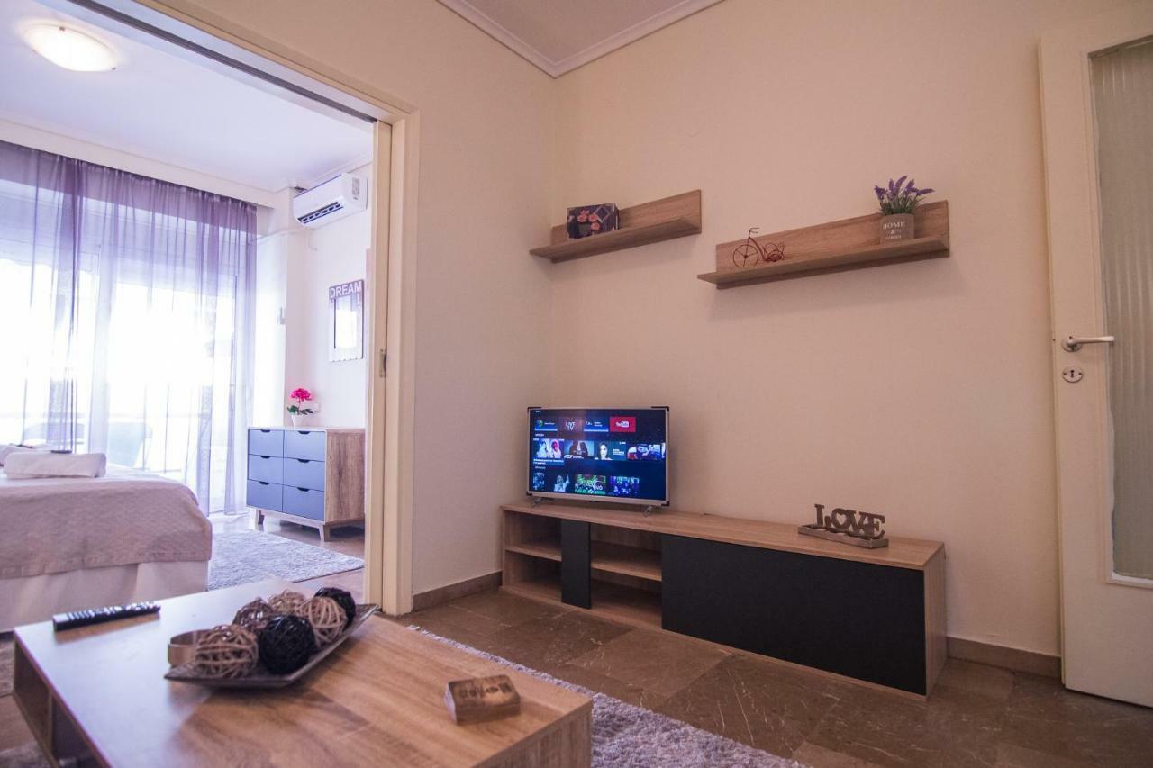 Deluxe Mitropoleos Apartment Tesalonika Bagian luar foto